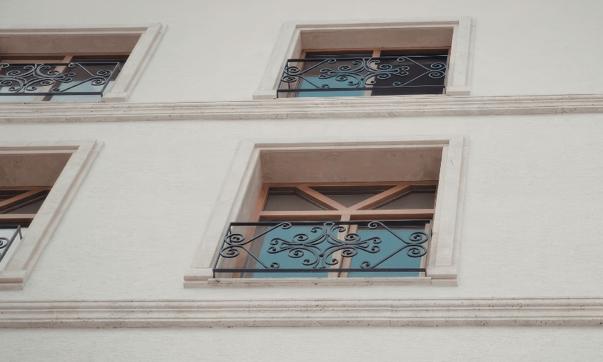 jak-na-okenni-zabradli-atreon